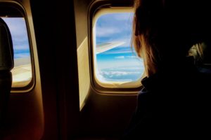 Dicas para amenizar o medo de viajar de avião