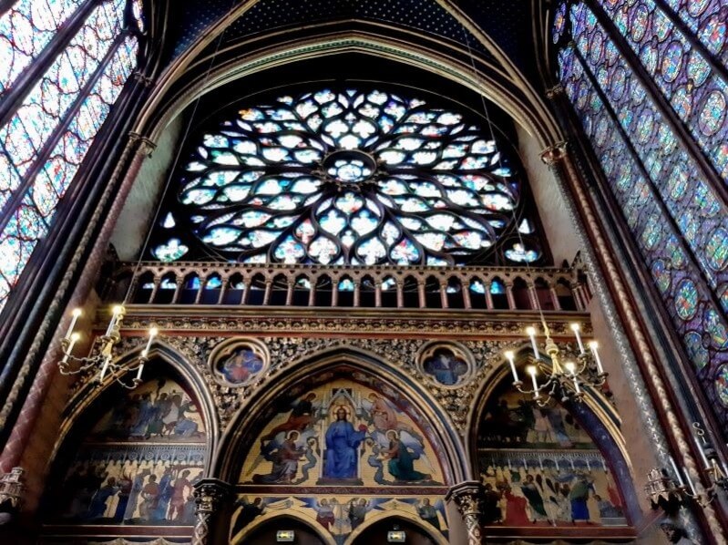 Roseta com cenas do Apocalipse na Sainte Chapelle em Paris 