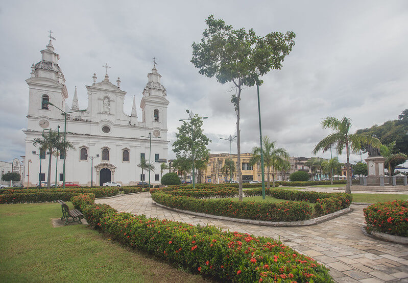 Catedral de Belém e praça à sua frente