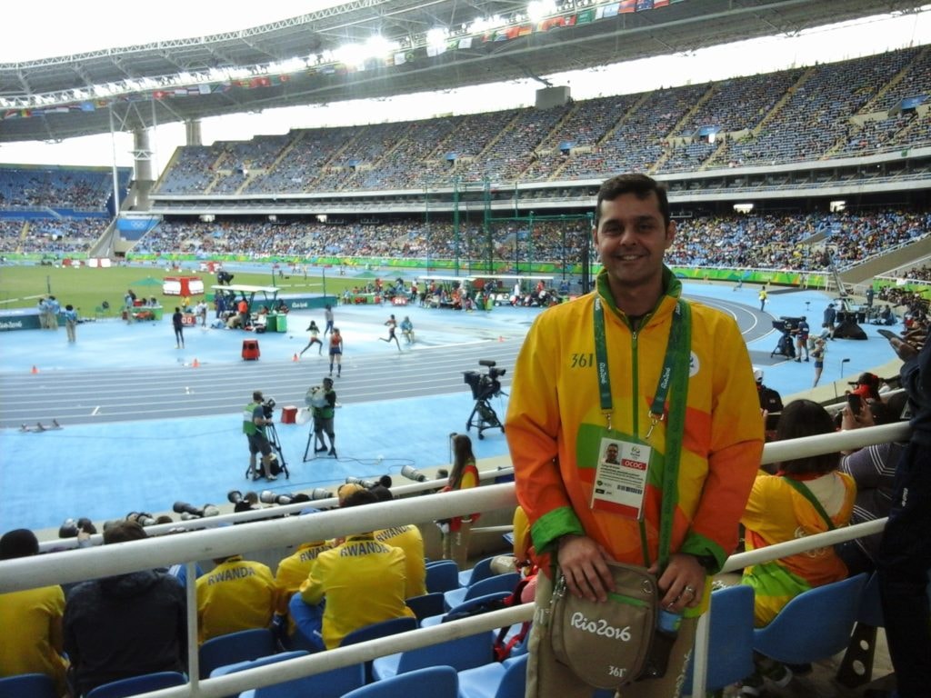 Rio 2016 voluntario atletismo uniforme