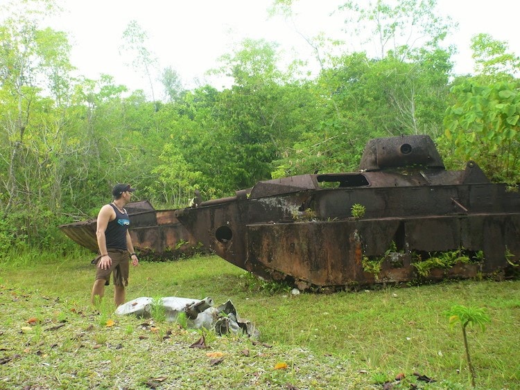 Restos de carros de combate da Segunda Guerra Mundial em Peleliu Palau