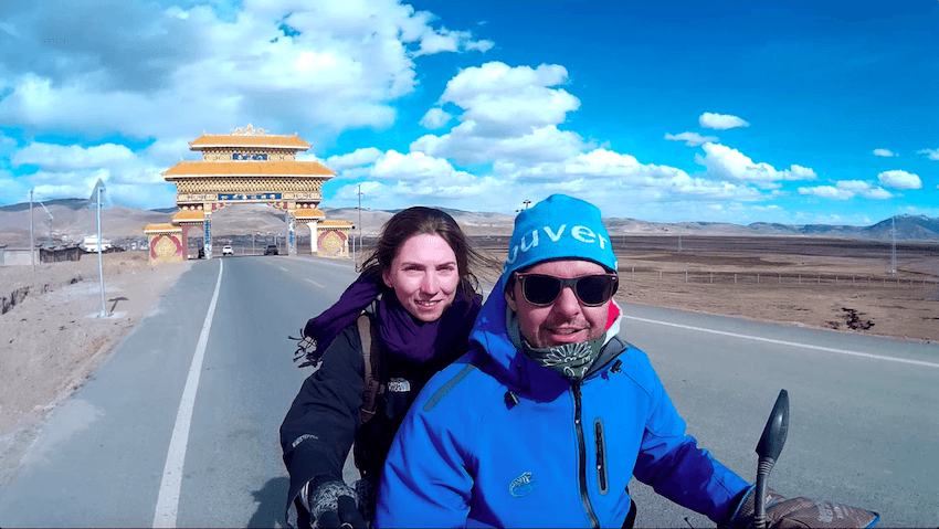 Andando de moto em Litang Tibete China