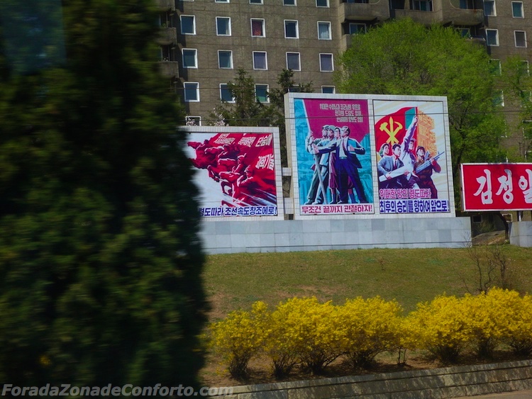 Mural de propaganda em Pyongyang Coreia do Norte