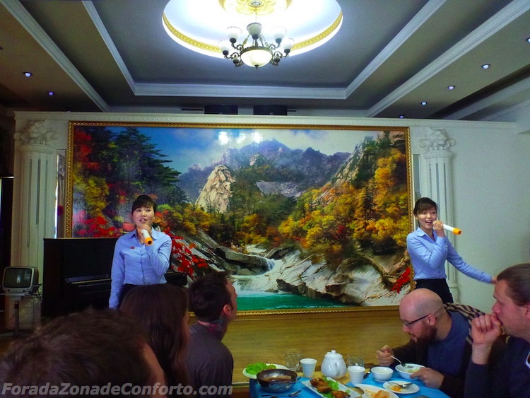 Show em restaurante Norte-coreano