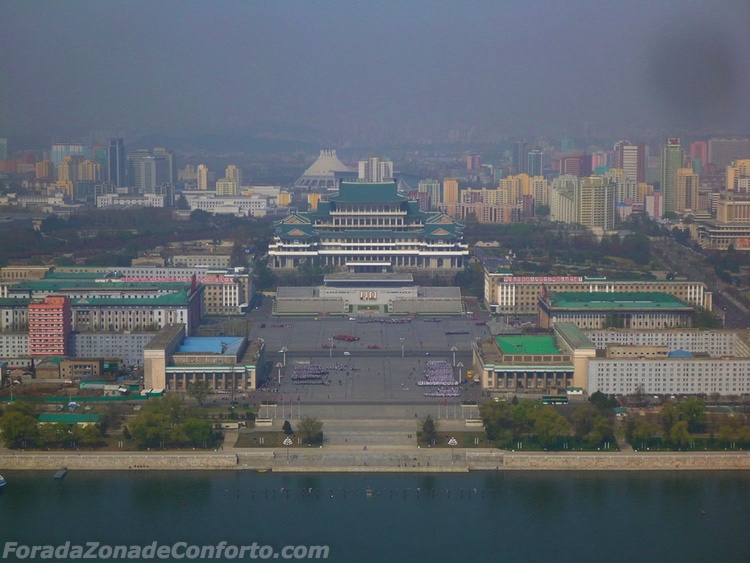 praça Kim il-Sung do alto da Torre Juche Pyongyang Coreia do Norte
