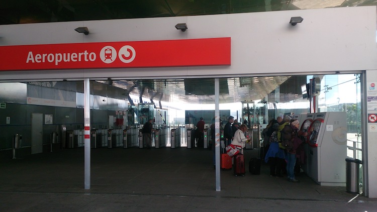 Entrada da estação de trem do aeroporto de Malaga