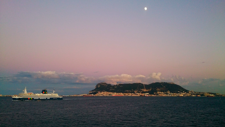 Vista de Gibraltar da balsa Algeciras-Ceuta