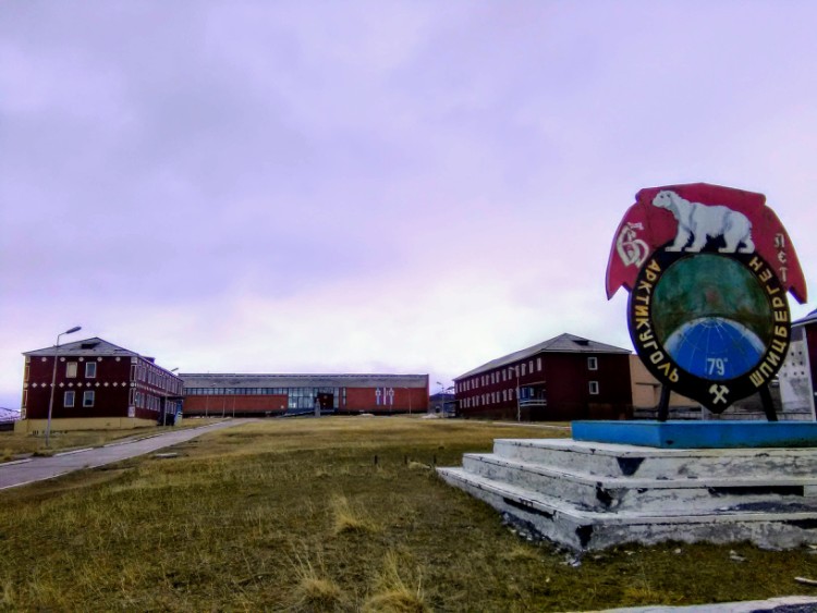 Svalbard Noruega cidade abandonada Pyramiden propaganda sovietica
