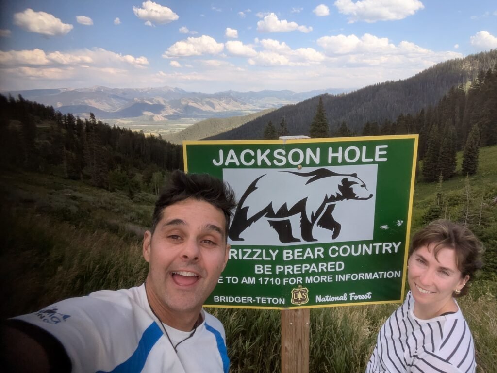 placa perigo urso pardo grizzly em jackson hole